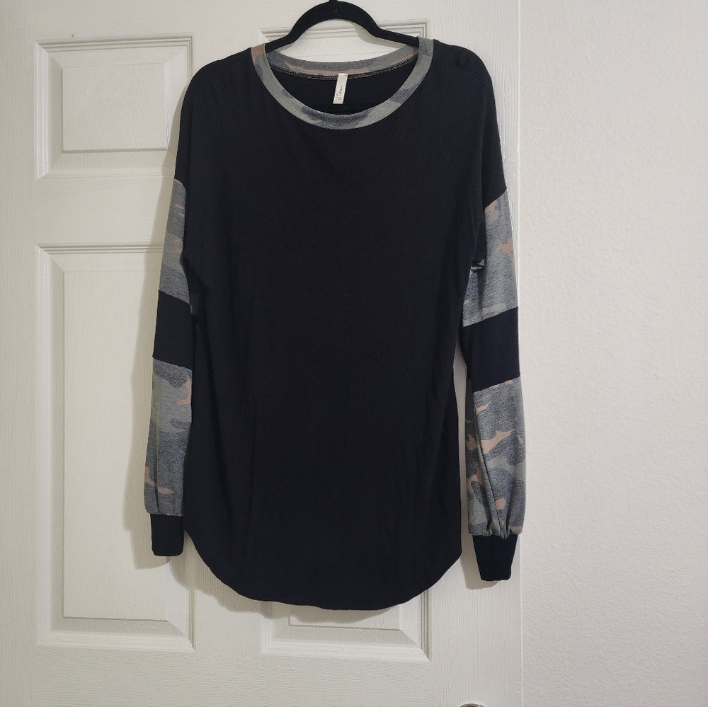 Magic Fit Black and Camouflage Long Sleeve Top Size L